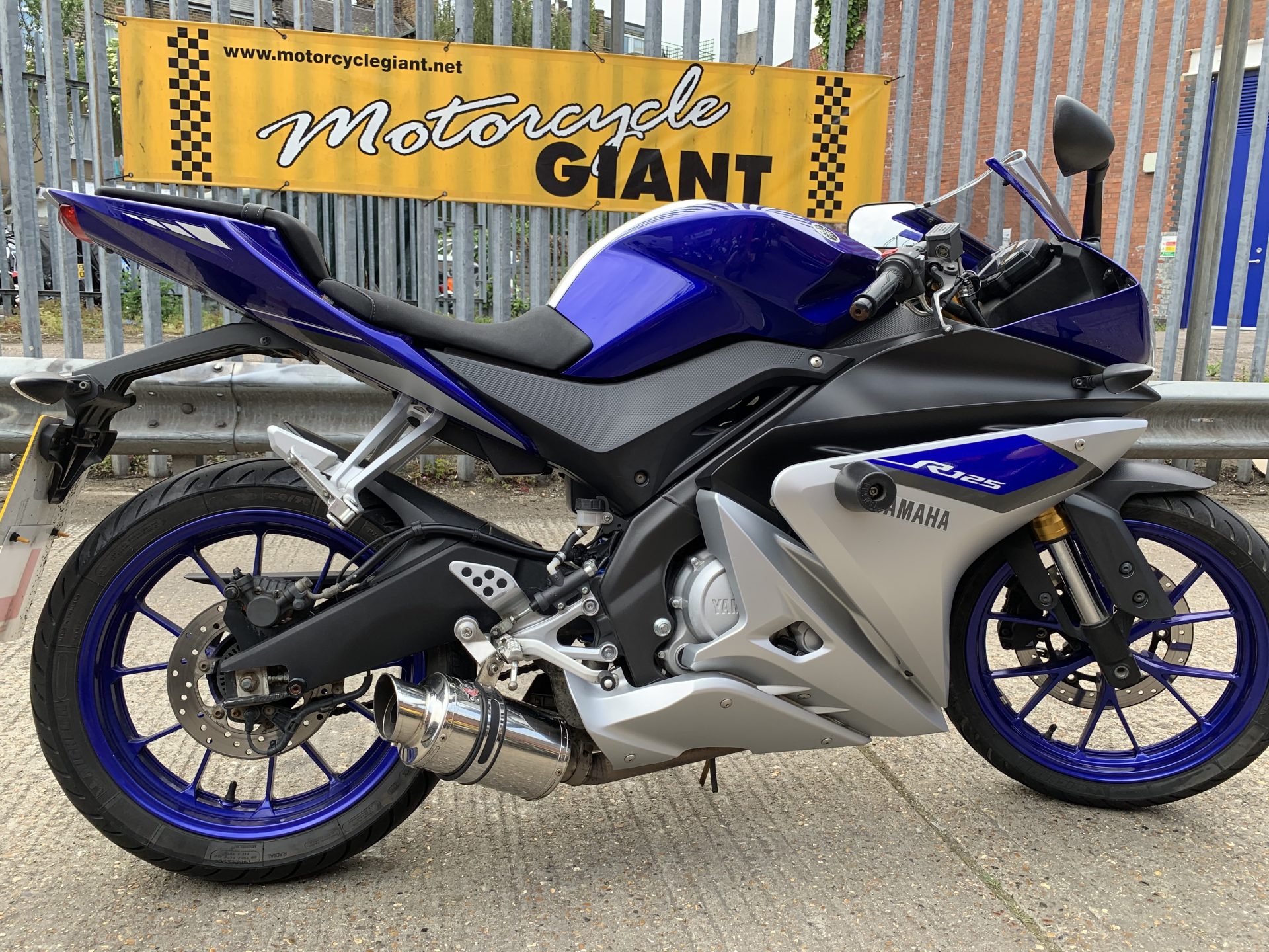 YAMAHA YZF R125 ABS – Motorcycle Giant – West London Motorcycle