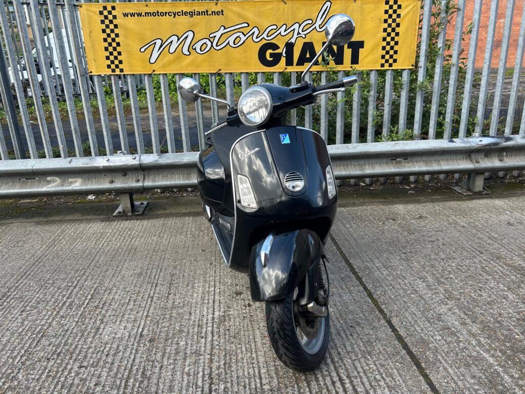 Piaggio Vespa GTS 250 ie