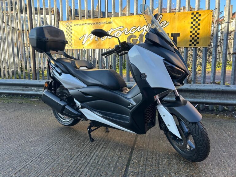 YAMAHA XMAX 300