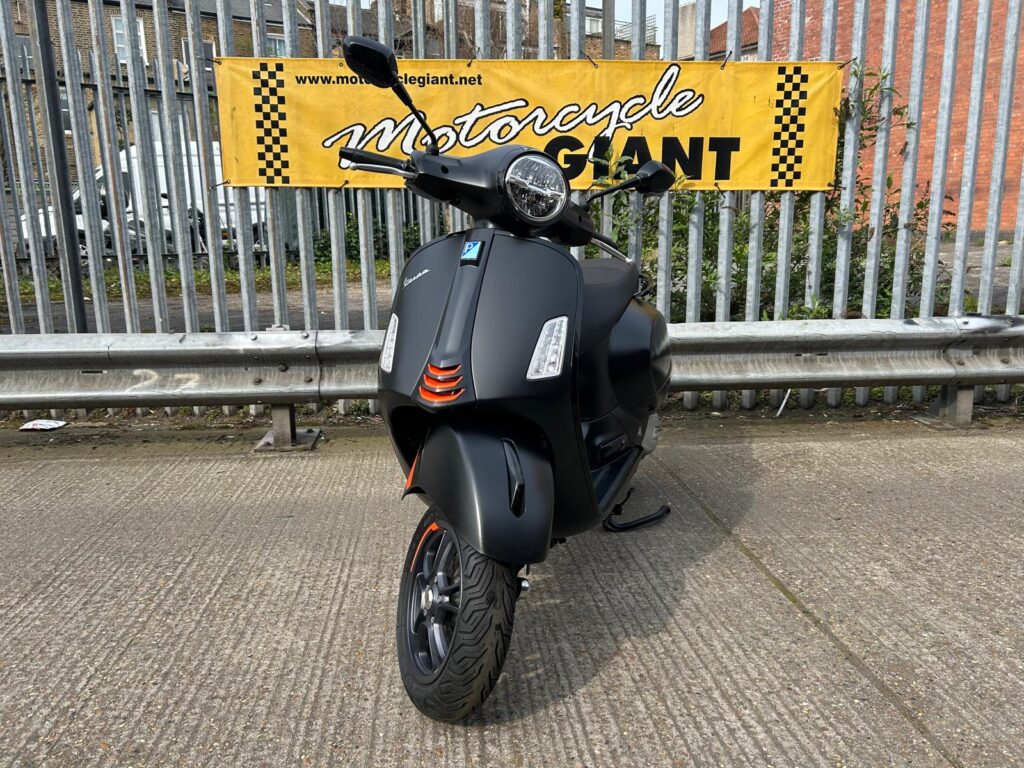 Piaggio Vespa GTS 125 SuperSport ABS Scooter