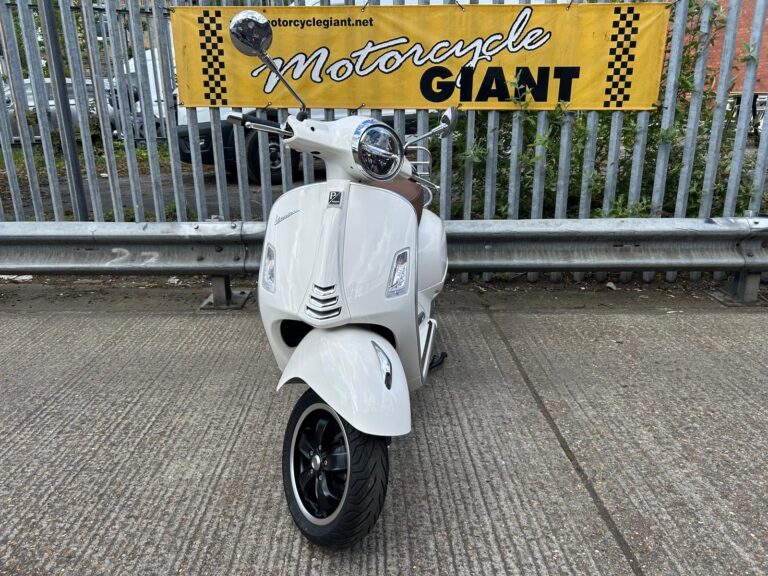 Piaggio Vespa GTS 125 Super