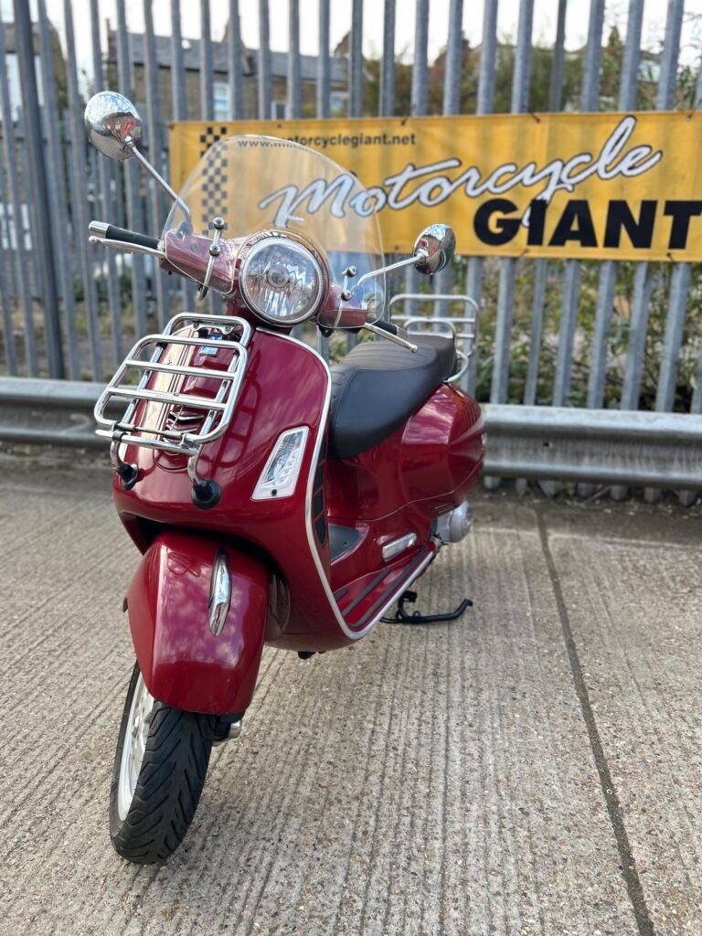 Piaggio Vespa GTS 300 Touring ABS