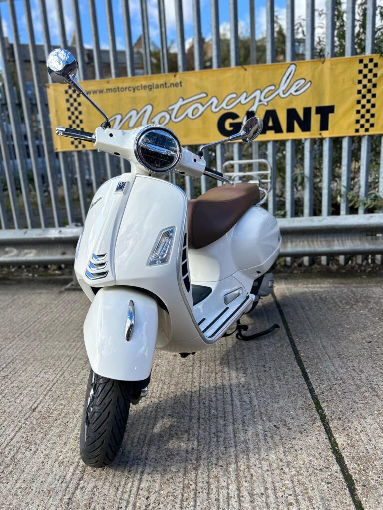 Piaggio Vespa GTS 125  Super